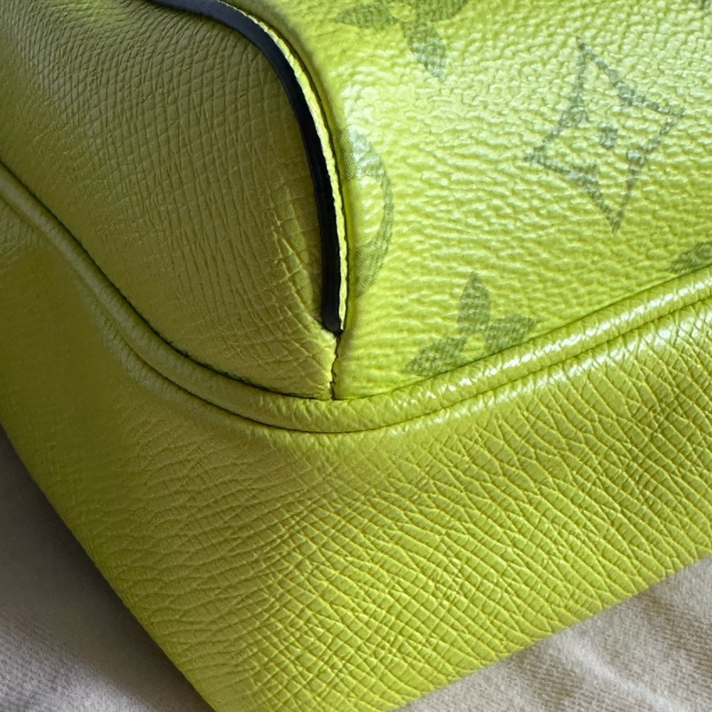 Louis Vuitton Vibrant Yellow Messenger Bag - Picture 9 of 11